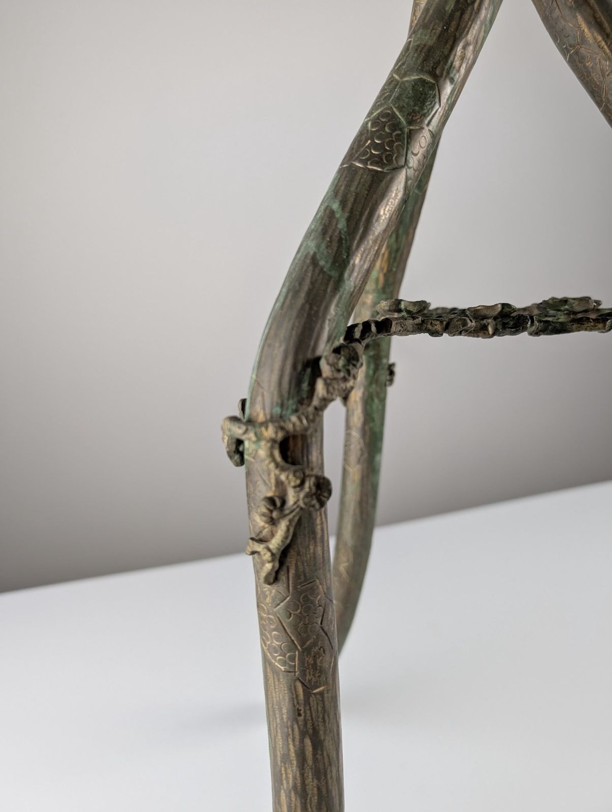 Mobilier Table Art Nouveau japonaise en bronze et laiton avec libellule, années 1920 photo