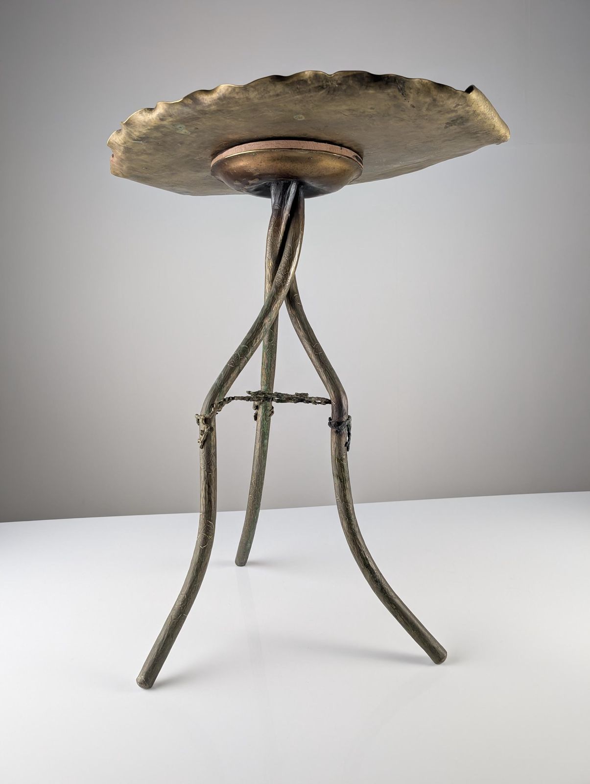 1972.0 Table Art Nouveau japonaise en bronze et laiton avec libellule, années 1920 photo