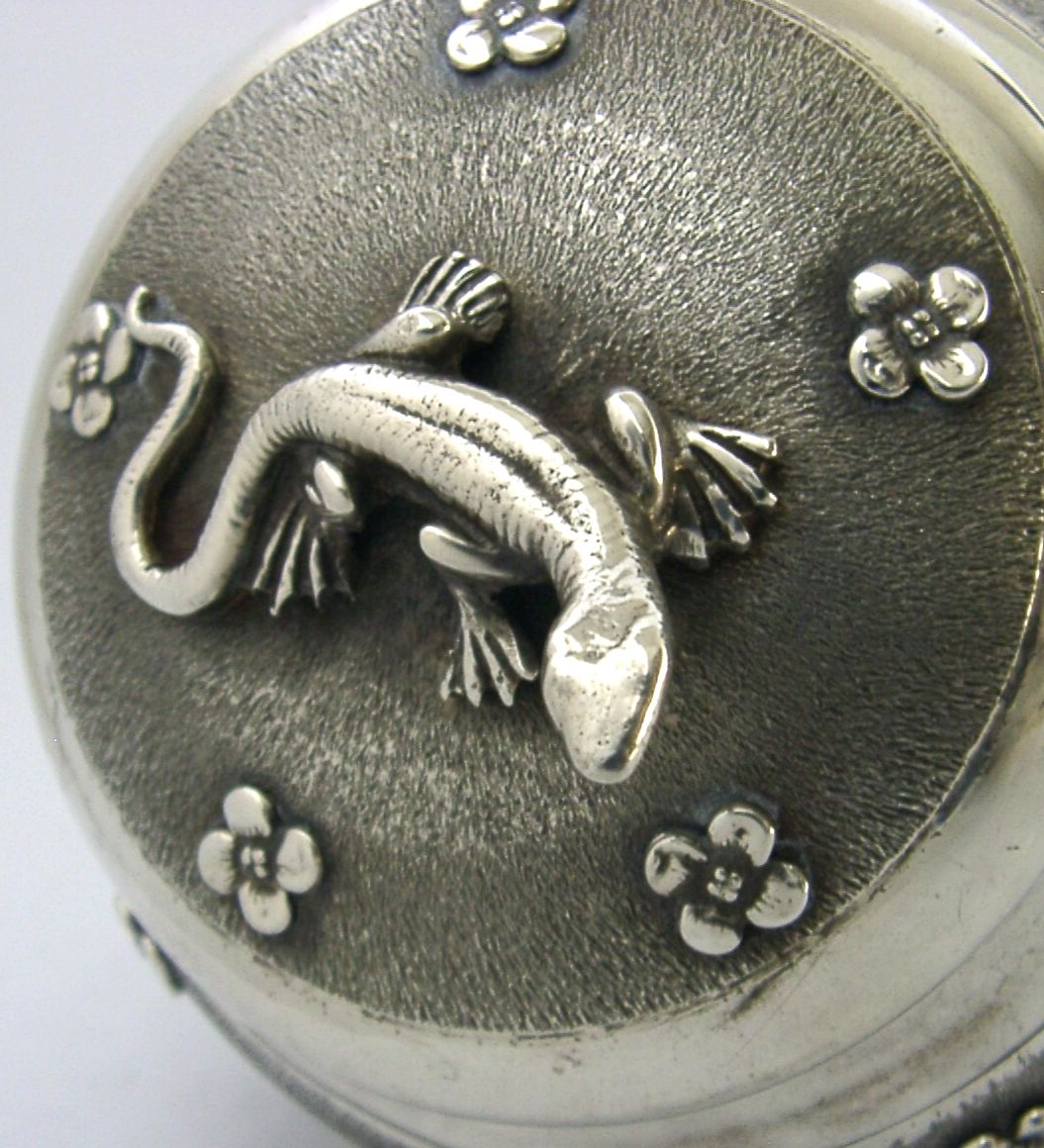 Boîte à thé en argent massif 800 avec lézard, Italie, vers 1950, 185 g photo for sale
