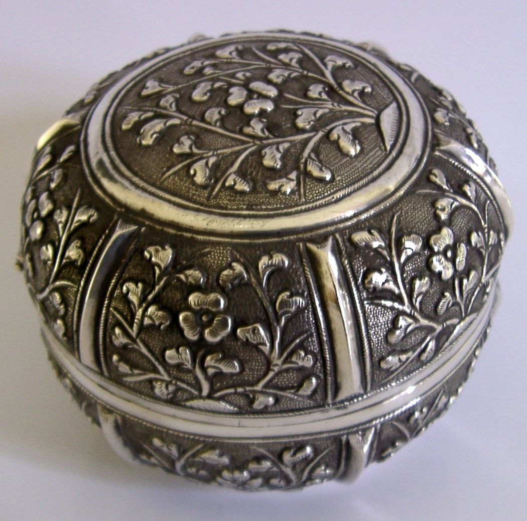 Indo-Chinees exportzilver, massief zilveren doos, ca. 1900, 88 g photo buy