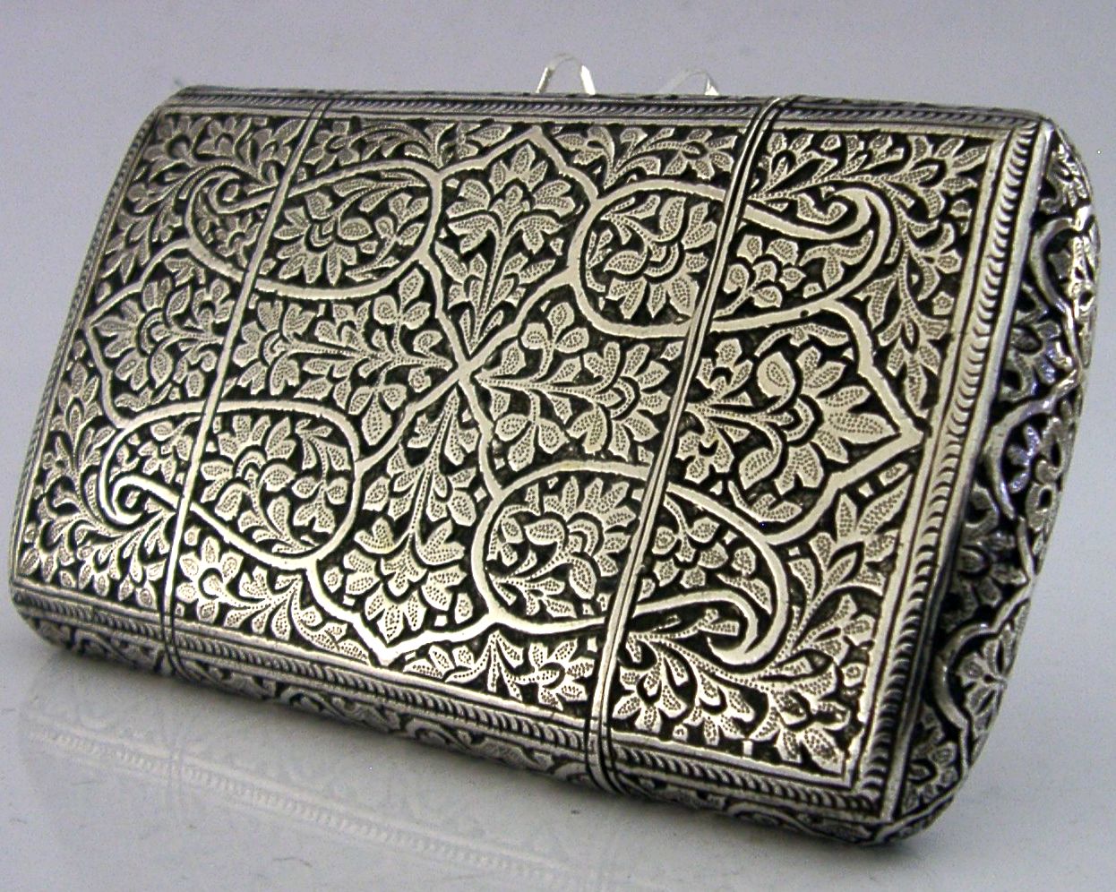 Étui à cigares d'époque en argent massif indien 115 g, vers 1890 photo for sale
