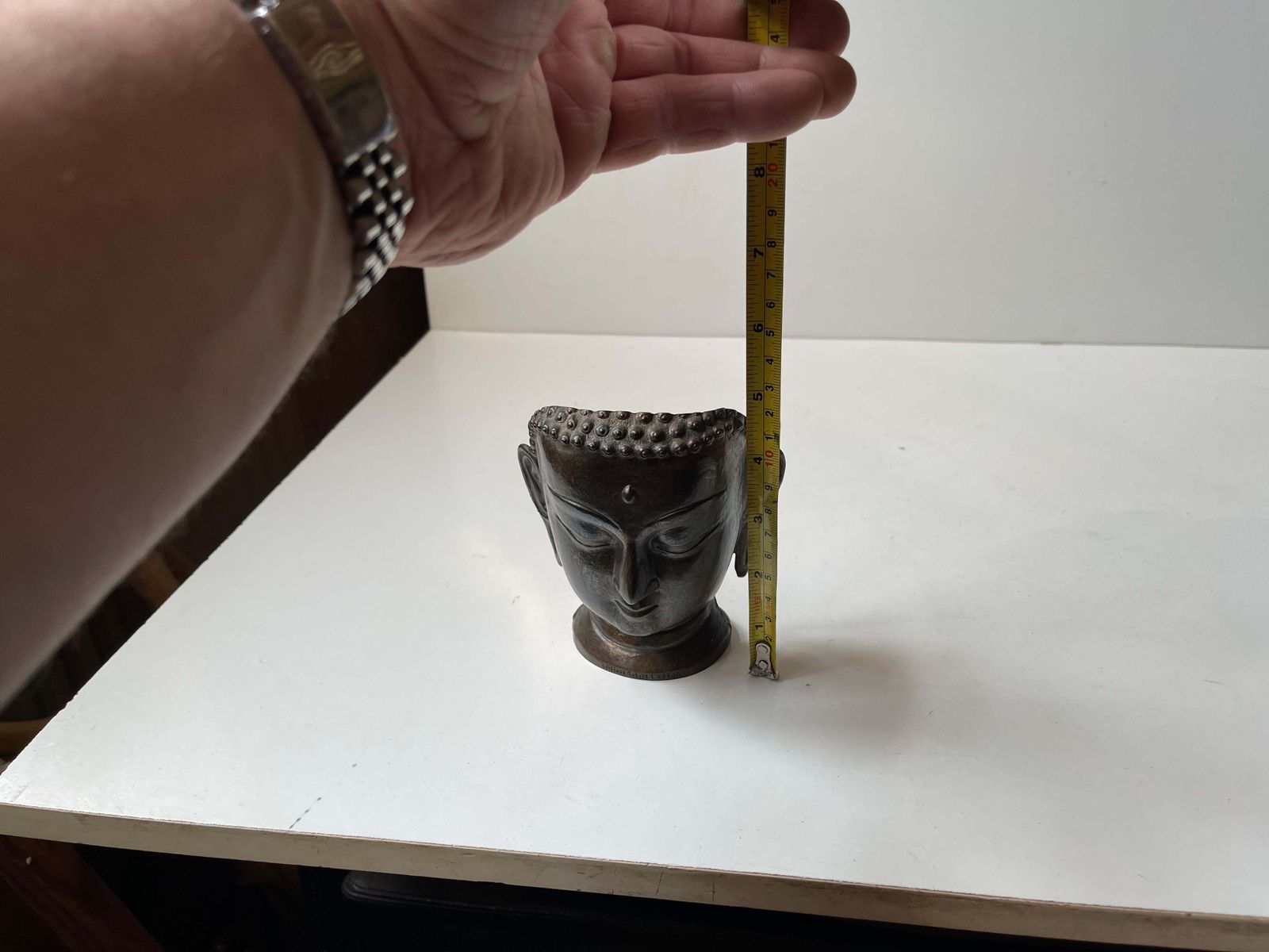 Vintage Boeddhahoofdje van Siddhartha Gautama in messing, gesigneerd door Robert Laffont Edition photo vinterior