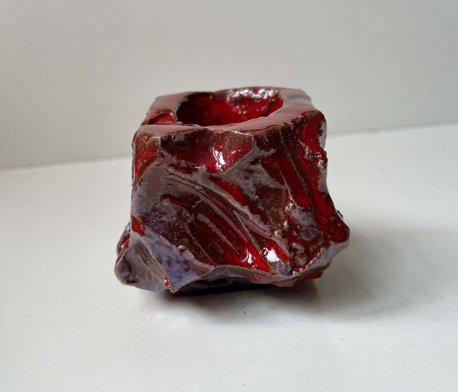 Icelandic Brutalist Vase With Volcanic Blood Glaze, 1970s photo vinterior