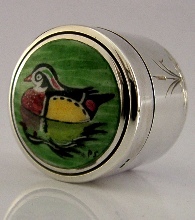Boîte en argent massif sterling et émail, représentation de canard, Angleterre, 1979 photo furniture