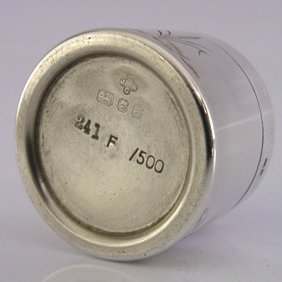 Boîte en argent massif sterling et émail, représentation d'un garrot albéole, Angleterre, 1979 photo vinterior