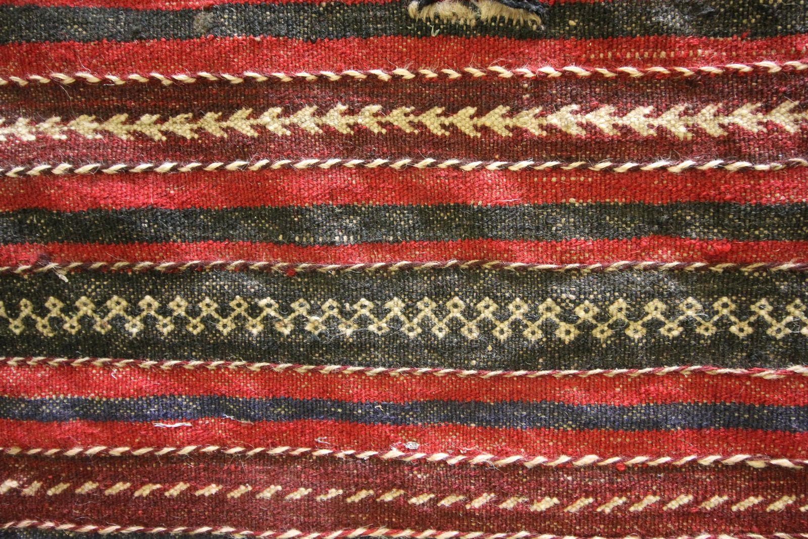 Baluch vloerkleed vintage Afghaans handgeweven rood wollen vloerkleed photo vinterior