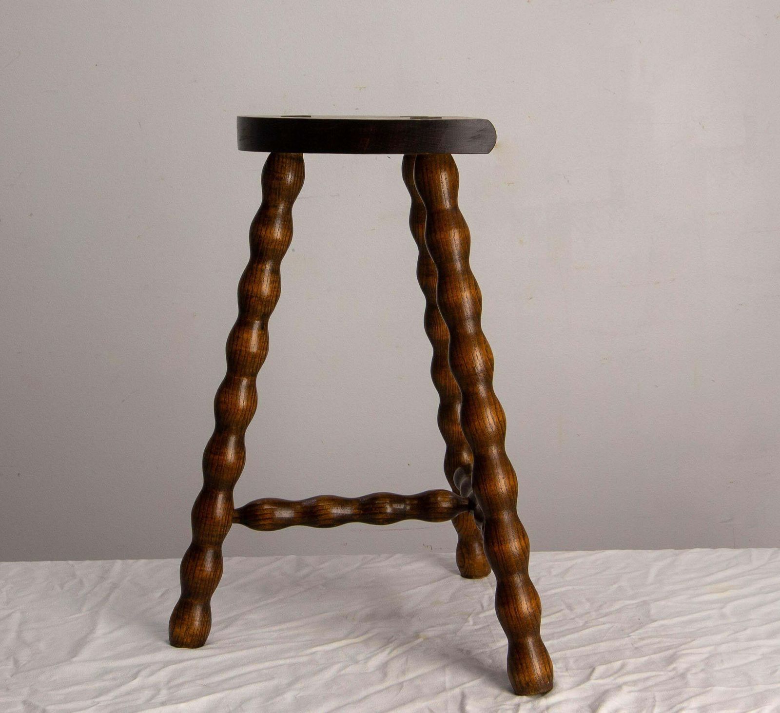 Tabouret tripode en hêtre, demi-lune, France, vers 1960 photo for sale