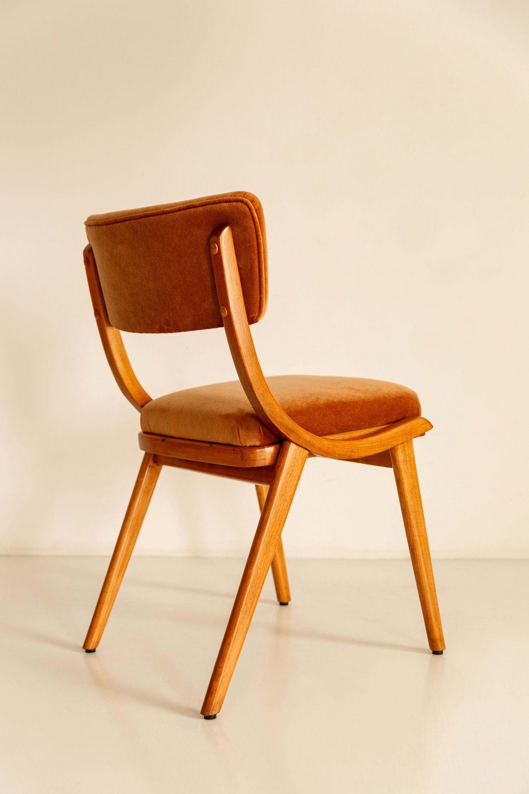 Mid-Century Modern Bumerang Chair, Rust Velvet, Polen, jaren 1960 photo 744.0