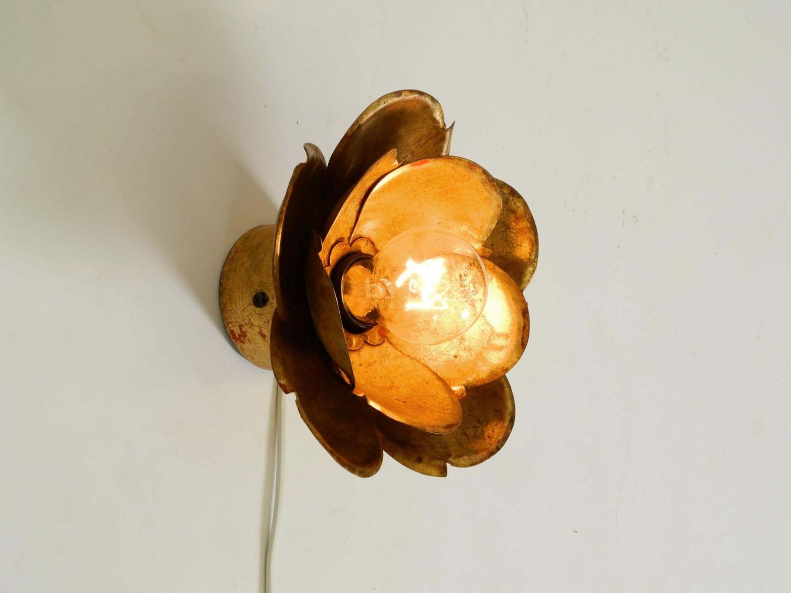 photo vinterior Beautiful, Large Gilded Wall Lamp, "Water Lily" Italy, 1960s