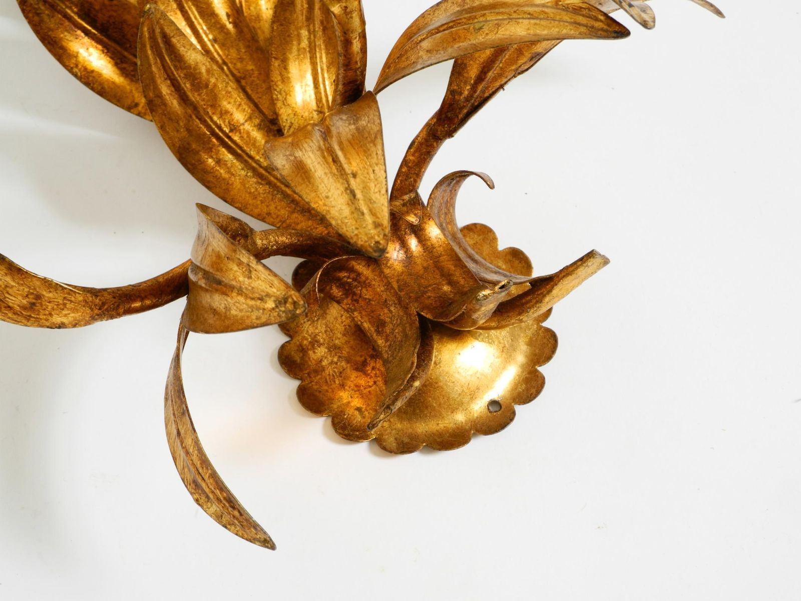 Grote Italiaanse Florentijnse Vergulde Metalen Wandlamp Met 3 Fittingen, jaren 1960 photo vintage