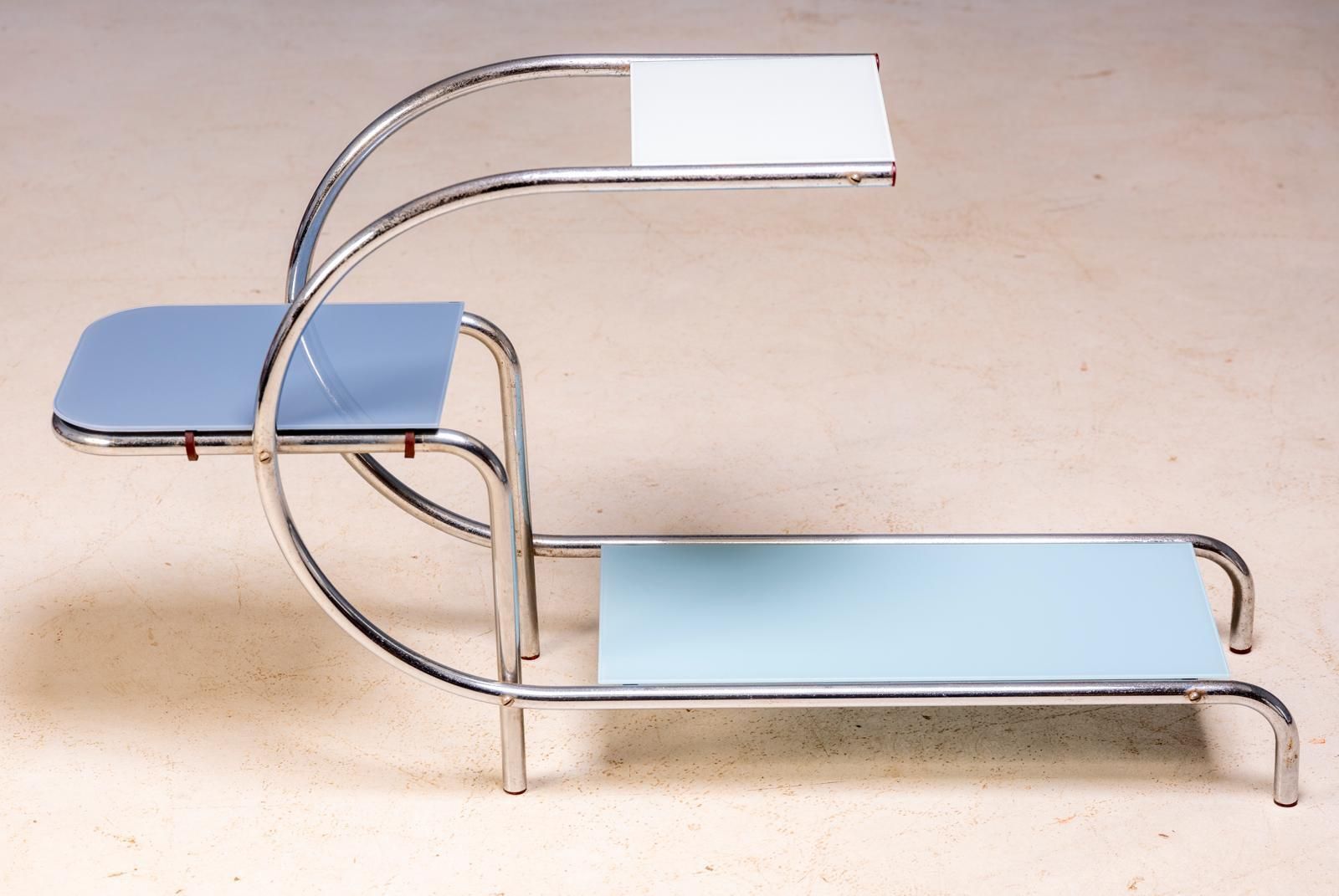 Bauhaus buisstalen bloemenstalage van Emile Guyot, gekleurde glazen planken, midden 20e eeuw, Tsjecho-Slowakije, 79 × 30 × 105 cm photo furniture