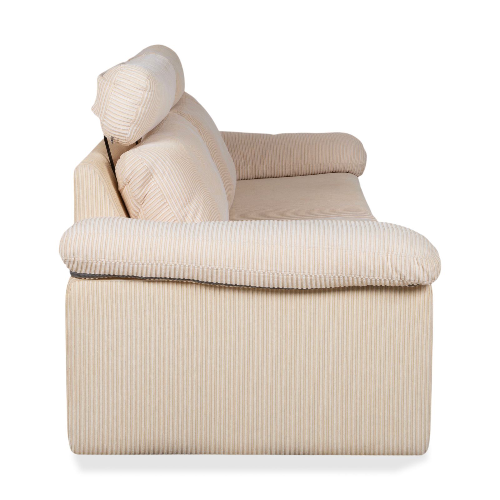 photo furniture Cor Conseta Stof Driezitter Beige Crème Bank Sofa Manuele Functie