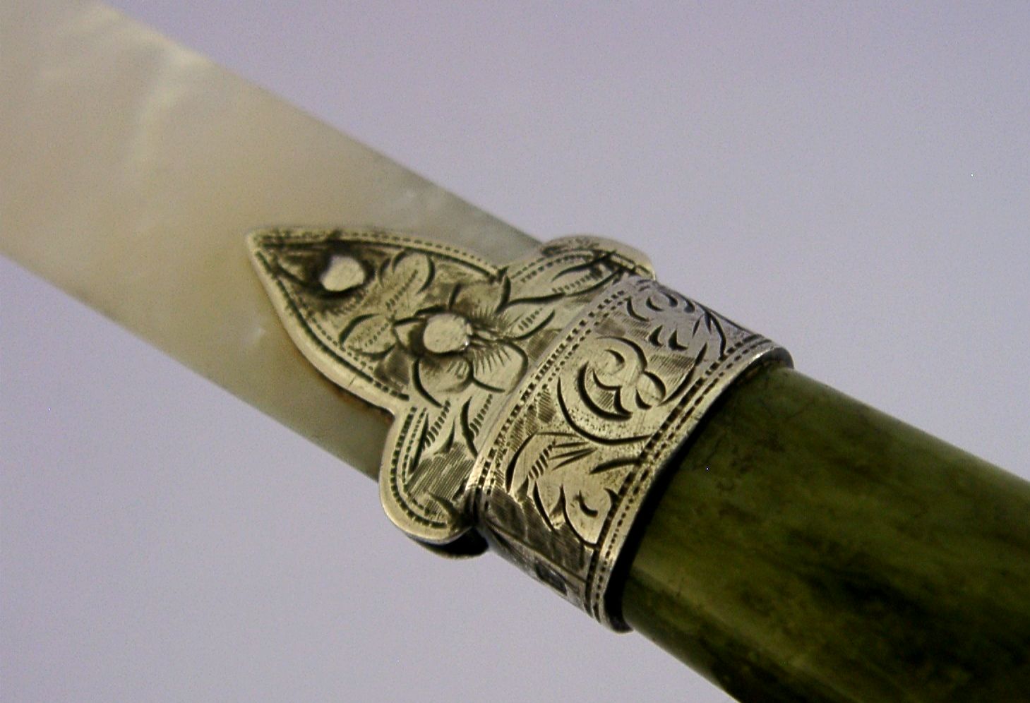 Sterling zilveren brievenopener met parelmoer en Connemara-marmer, 1905 photo furniture