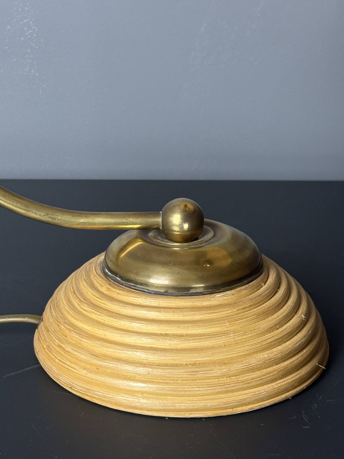 Lampe de table mid-century en rotin jonc de crayon et laiton, Italie, années 1970 photo for sale