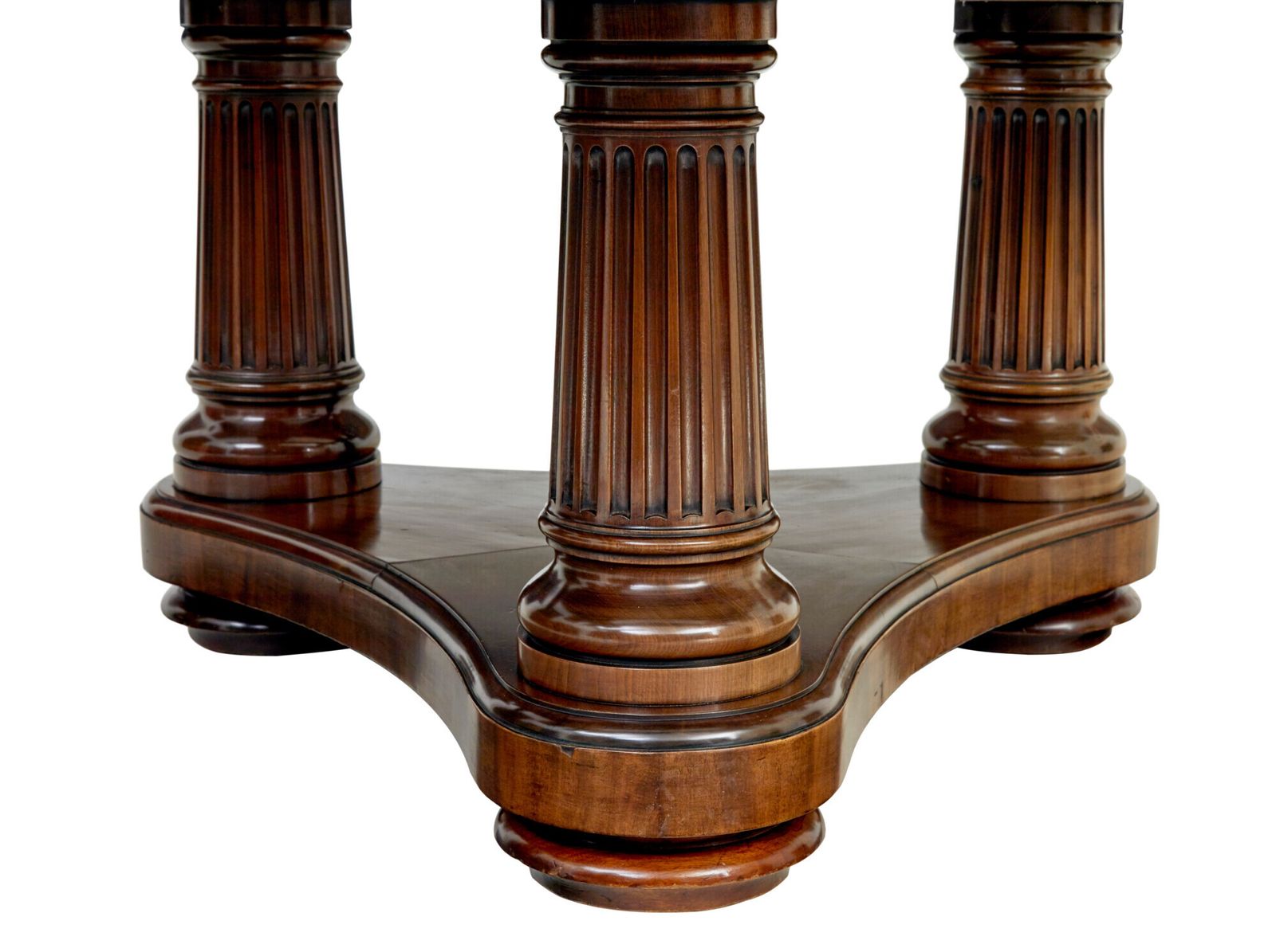 Mid-19e-eeuwse Victoriaanse eettafel van grote afmetingen photo vinterior