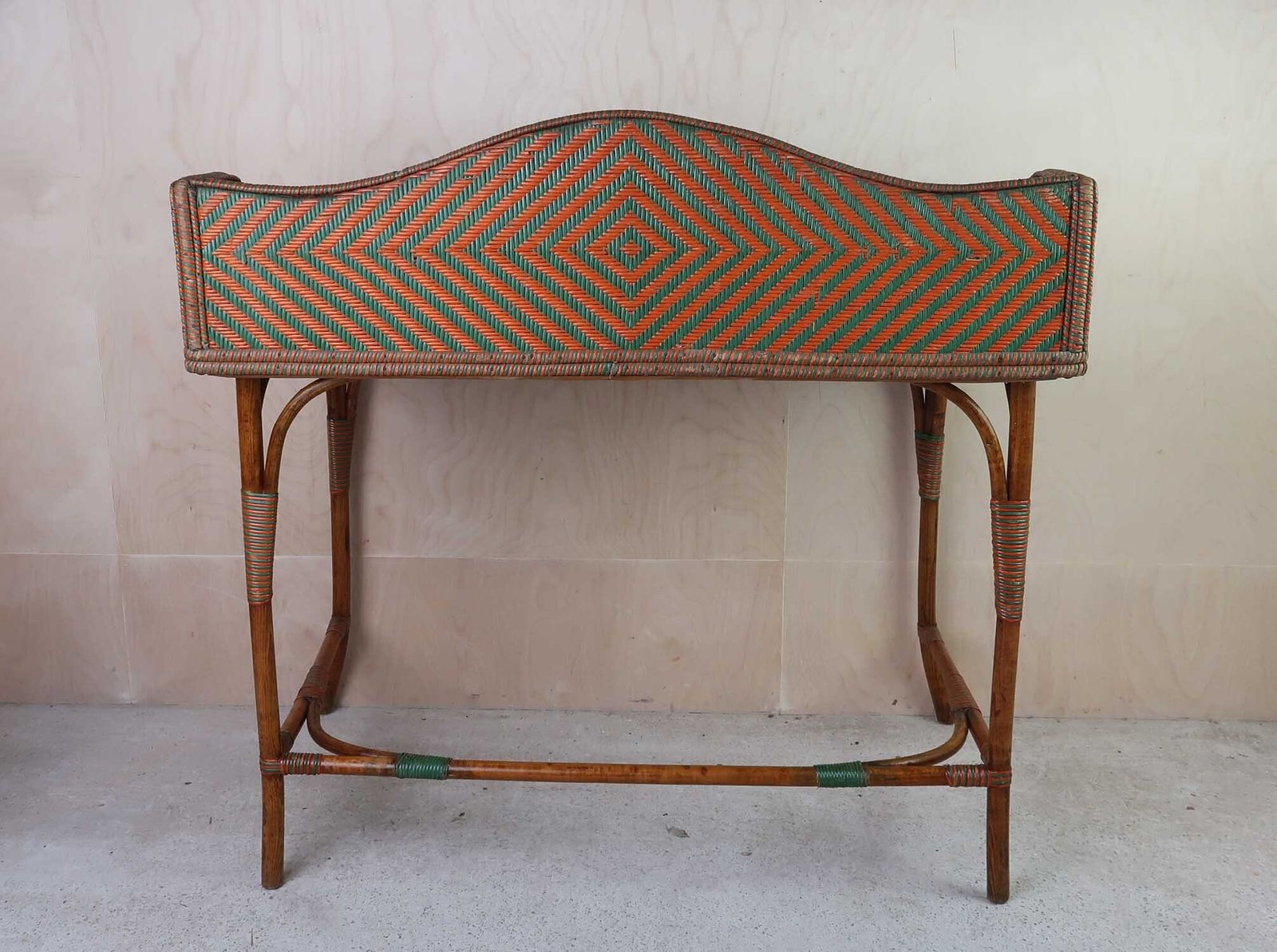 Vintage Art Deco consoletafel van geschilderd riet en gebogen hout. Frans, jaren 1930 photo Meubels