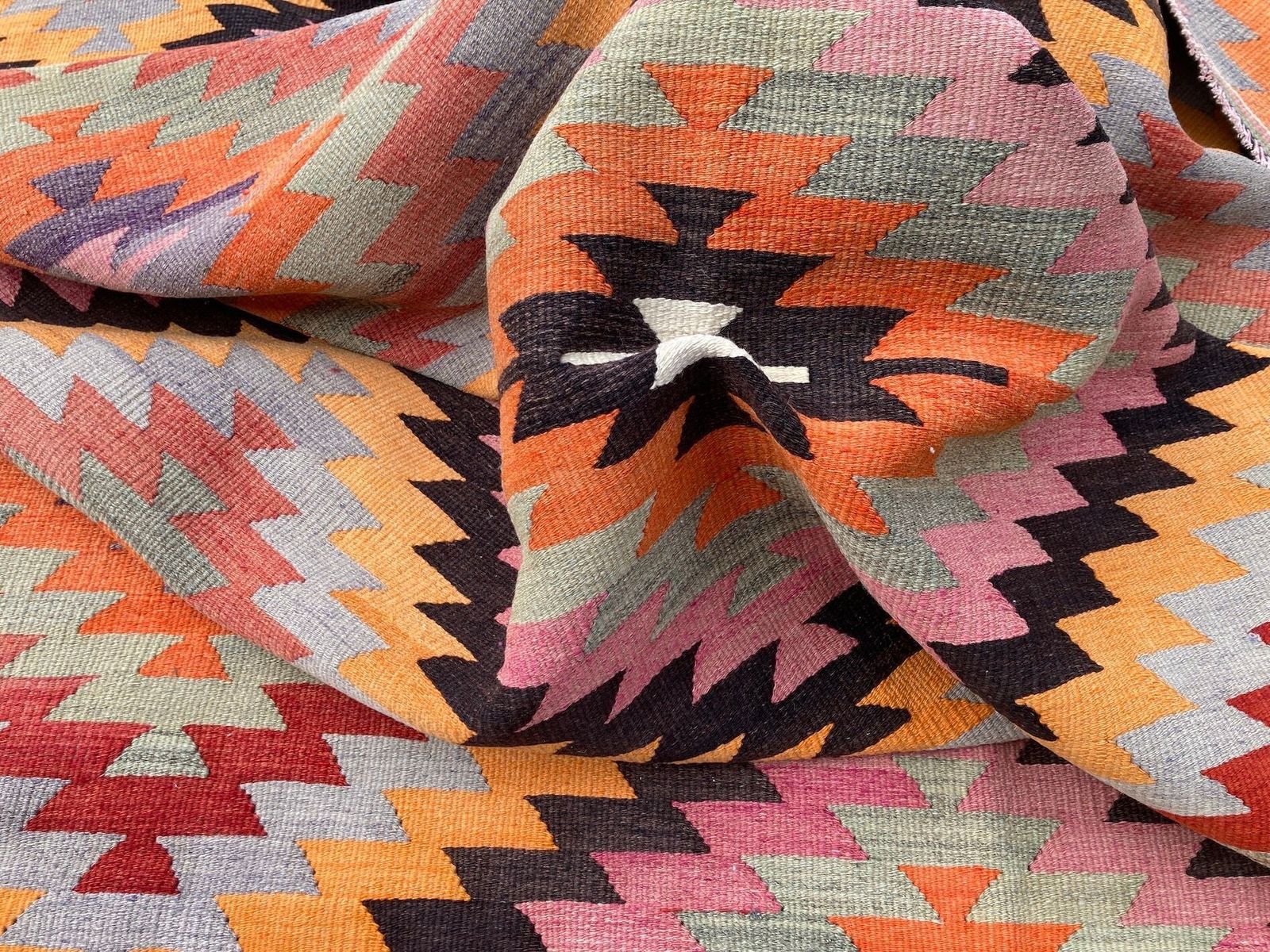 photo vintage Vintage Anatolian Kilim 2.75m X 1.97m