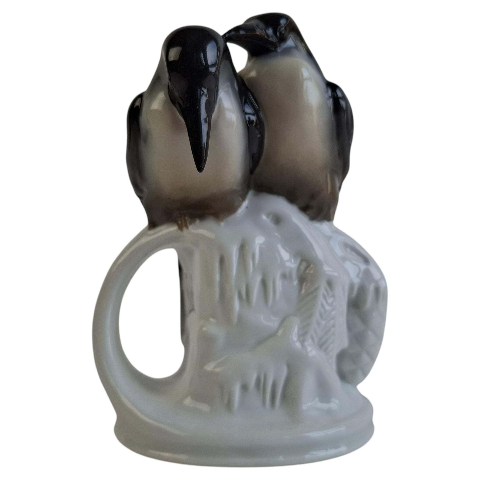 Figurine Art Déco en porcelaine tchèque représentant un pingouin, par Pfeiffer & Löwenstein, vers 1930