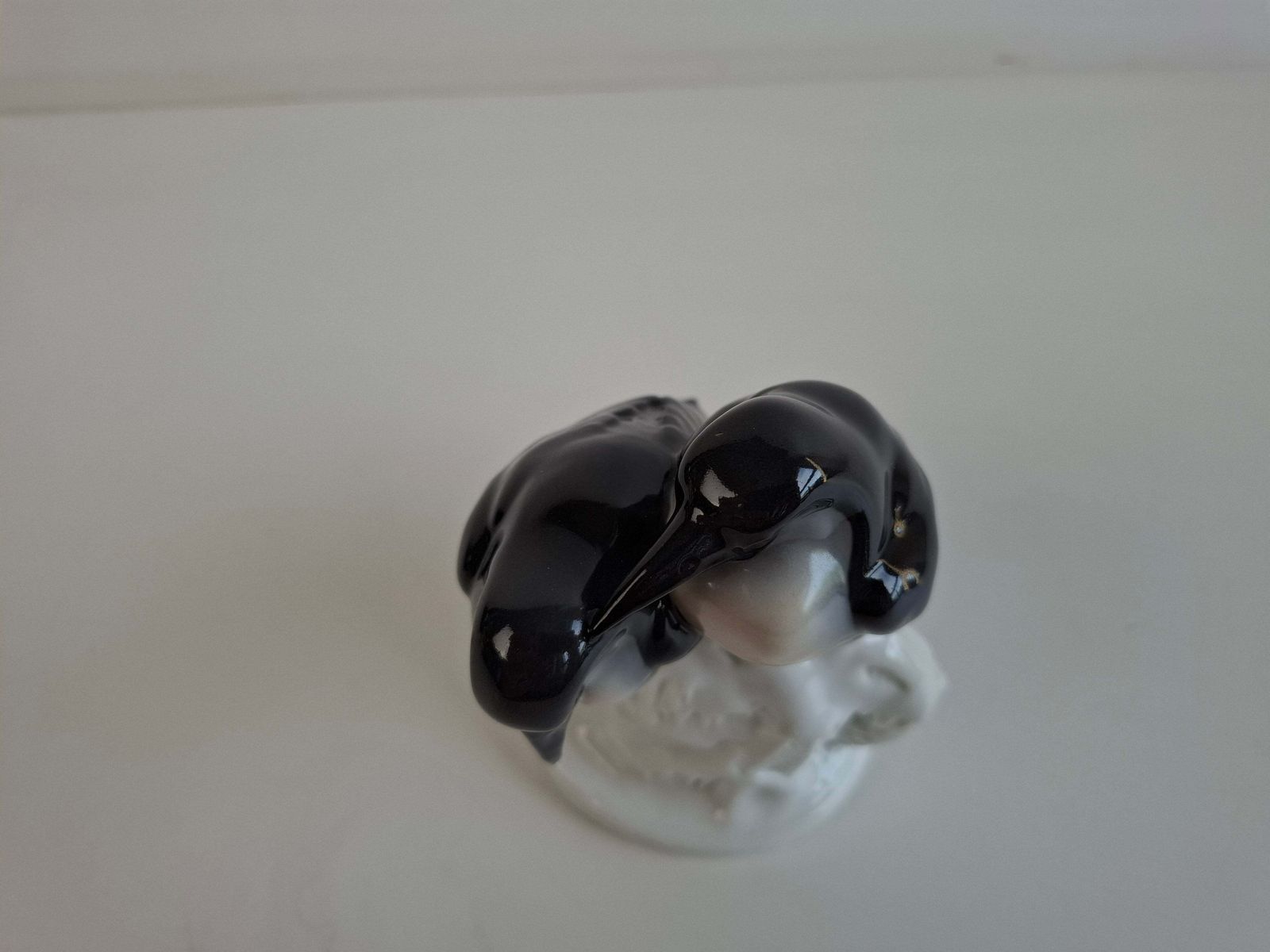 Figurine Art Déco en porcelaine tchèque représentant un pingouin, par Pfeiffer & Löwenstein, vers 1930 photo Décoration