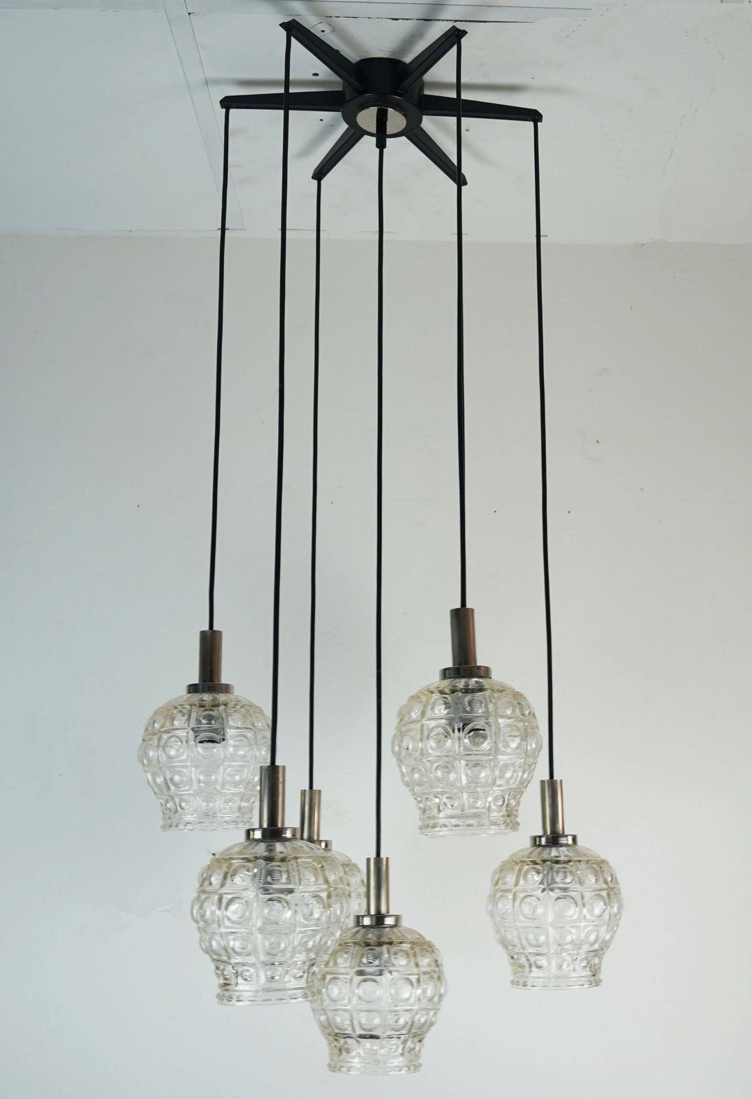 Cascade hanglamp, 7 kappen, bubbeltjesglas en chroom, jaren 1960/70