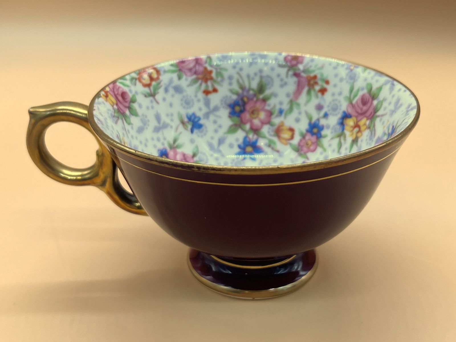Royal Winton Pottery Eleanor Chintz Best Gold Footed Wide Mouth Tea Cup & Saucer Duo. Ca. jaren 1930. photo vintage