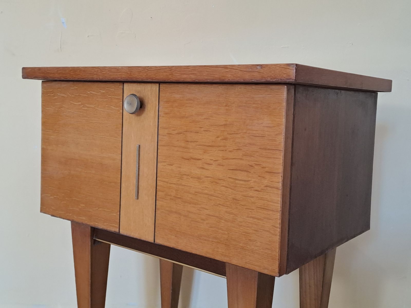 Table de chevet française mid-century, années 1950 photo buy