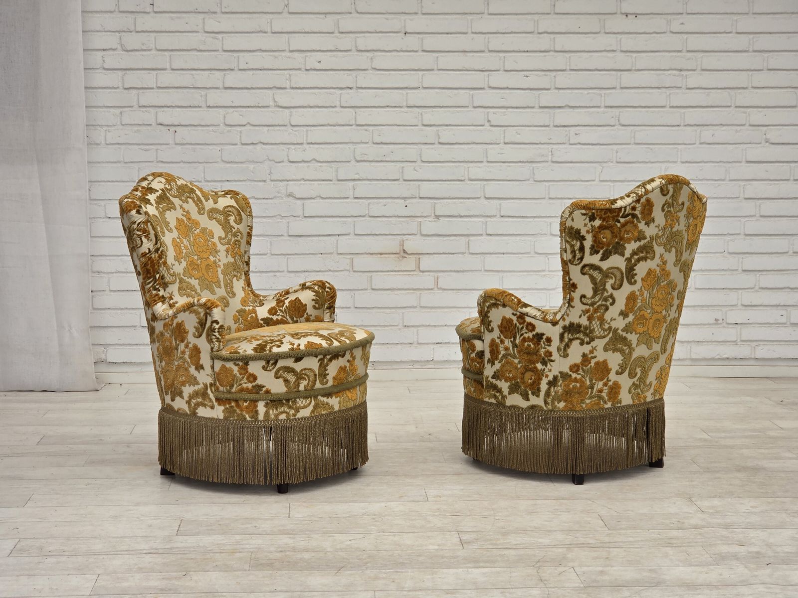 Ca. jaren 1970, set van 2 kleine Deense fauteuils, bruin/beige meubelstof. photo Meubels