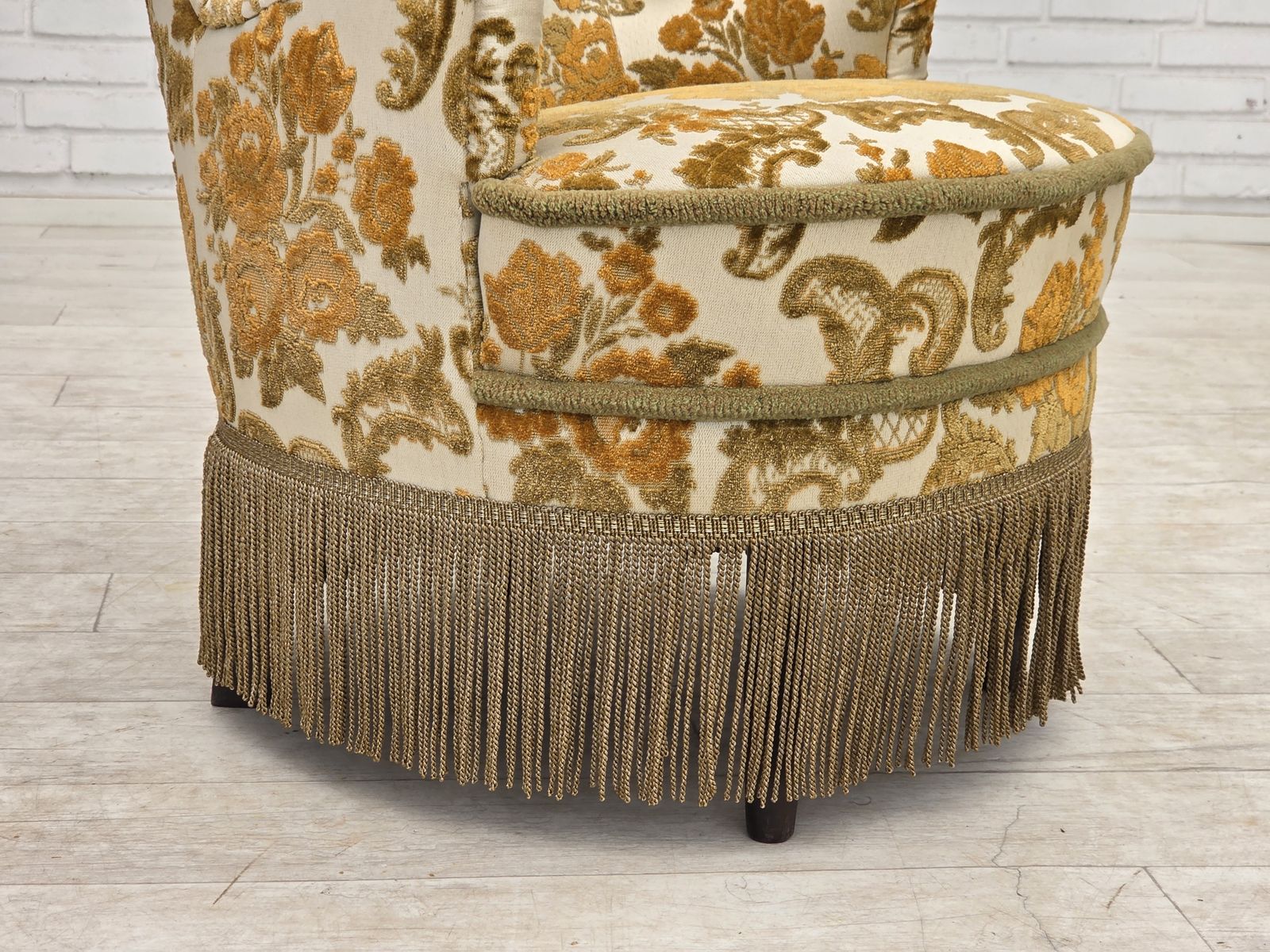 Ca. jaren 1970, set van 2 kleine Deense fauteuils, bruin/beige meubelstof. photo buy