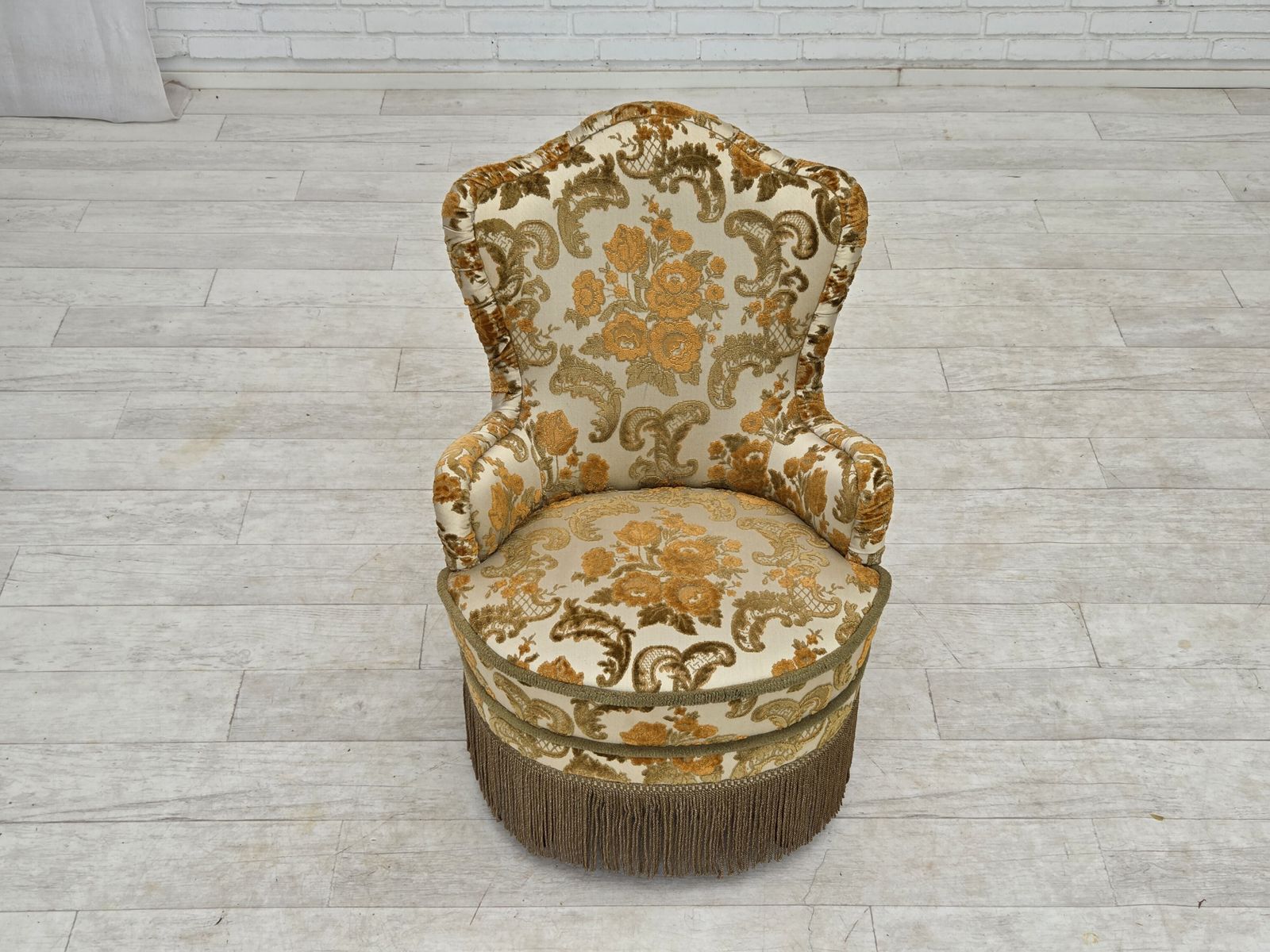 Meubels Ca. jaren 1970, set van 2 kleine Deense fauteuils, bruin/beige meubelstof. photo