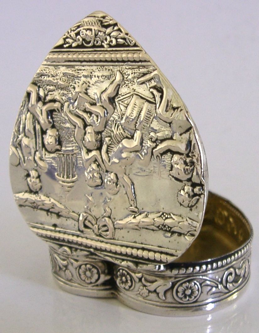 Massief zilveren doosje in hartvorm, ca. 1900, antiek, 30g, cherubijnen photo Woonaccessoires