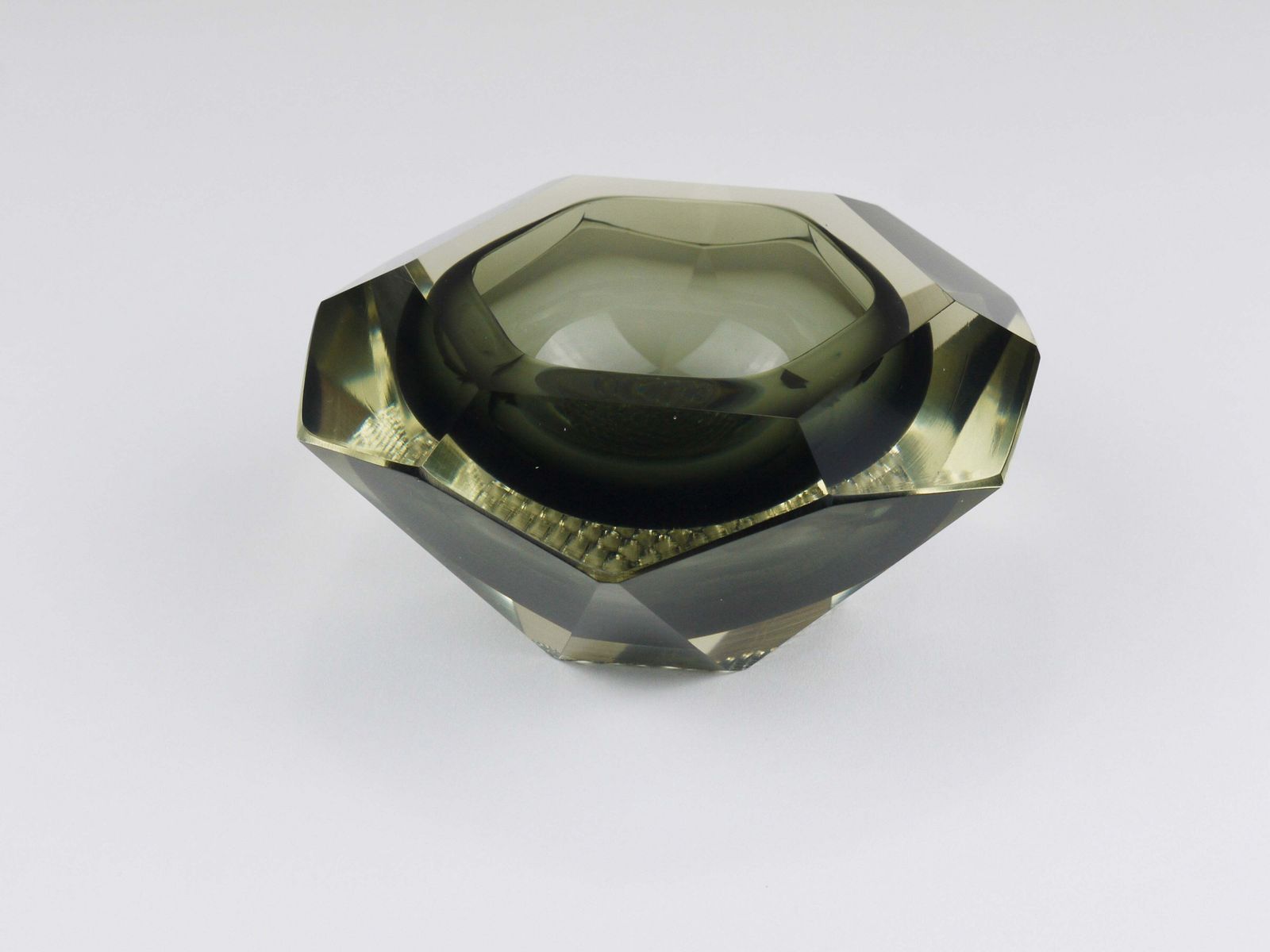 photo furniture Mandruzzato Sommerso Faceted Diamond Caviar Bowl, Murano Glass, Italy, jaren 1960