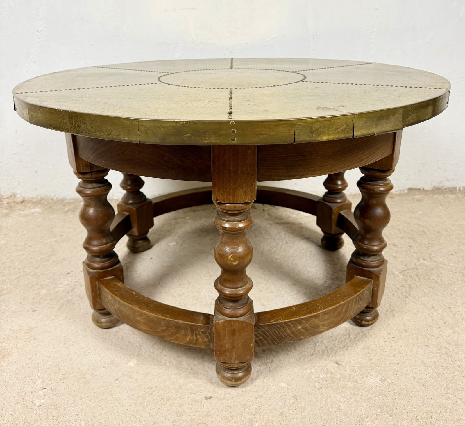 Spaanse salontafel met messing tafelblad, midden 20e eeuw photo buy