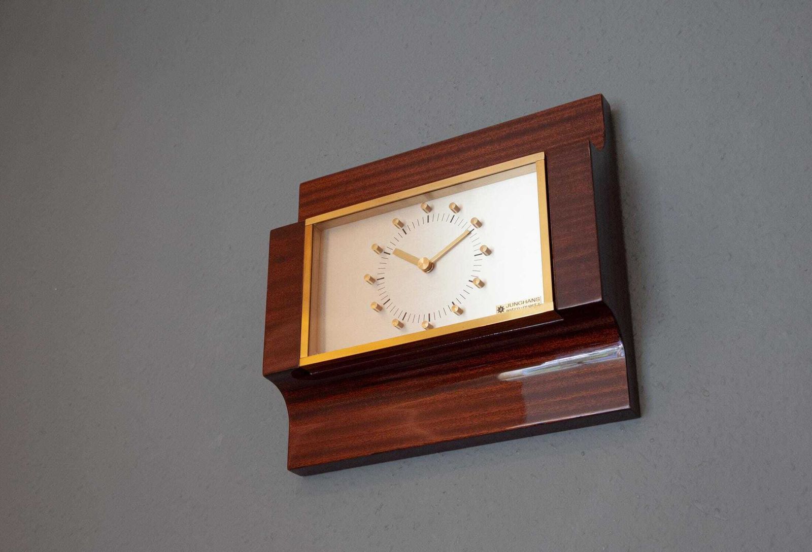 photo buy Junghans wandklok, Mid-Century Modern, Space Age, Duitsland, atomair goud