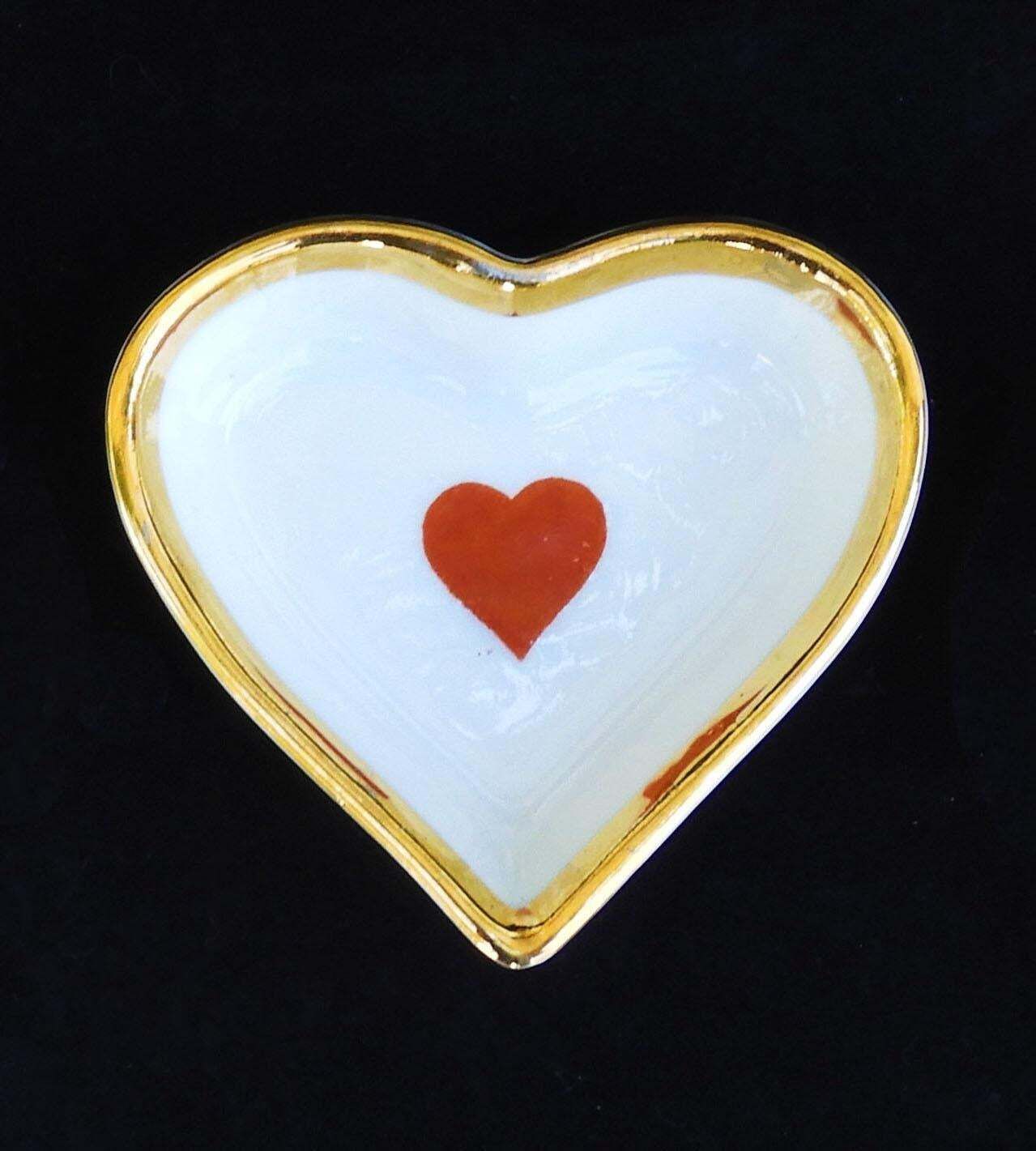 photo furniture Coupelles et cendriers en porcelaine de Limoges, motifs cartes à jouer, vers 1960, lot de 4