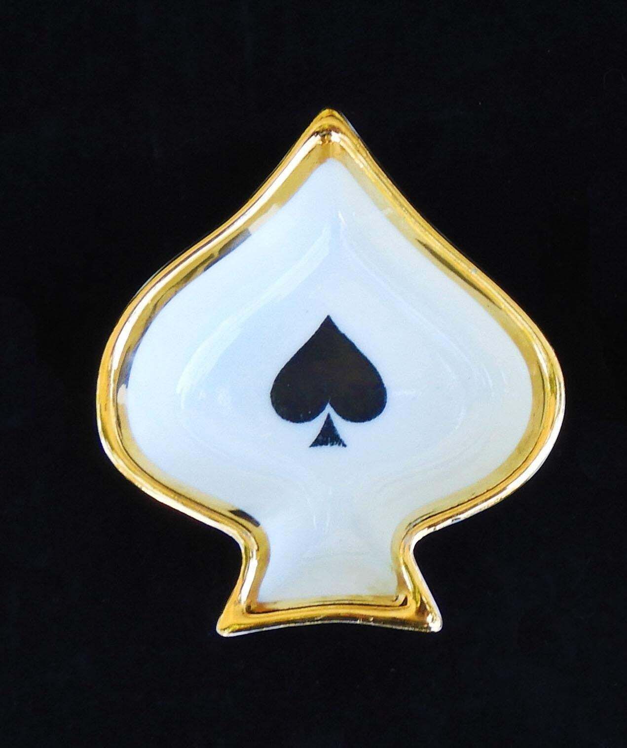 Décoration Coupelles et cendriers en porcelaine de Limoges, motifs cartes à jouer, vers 1960, lot de 4 photo