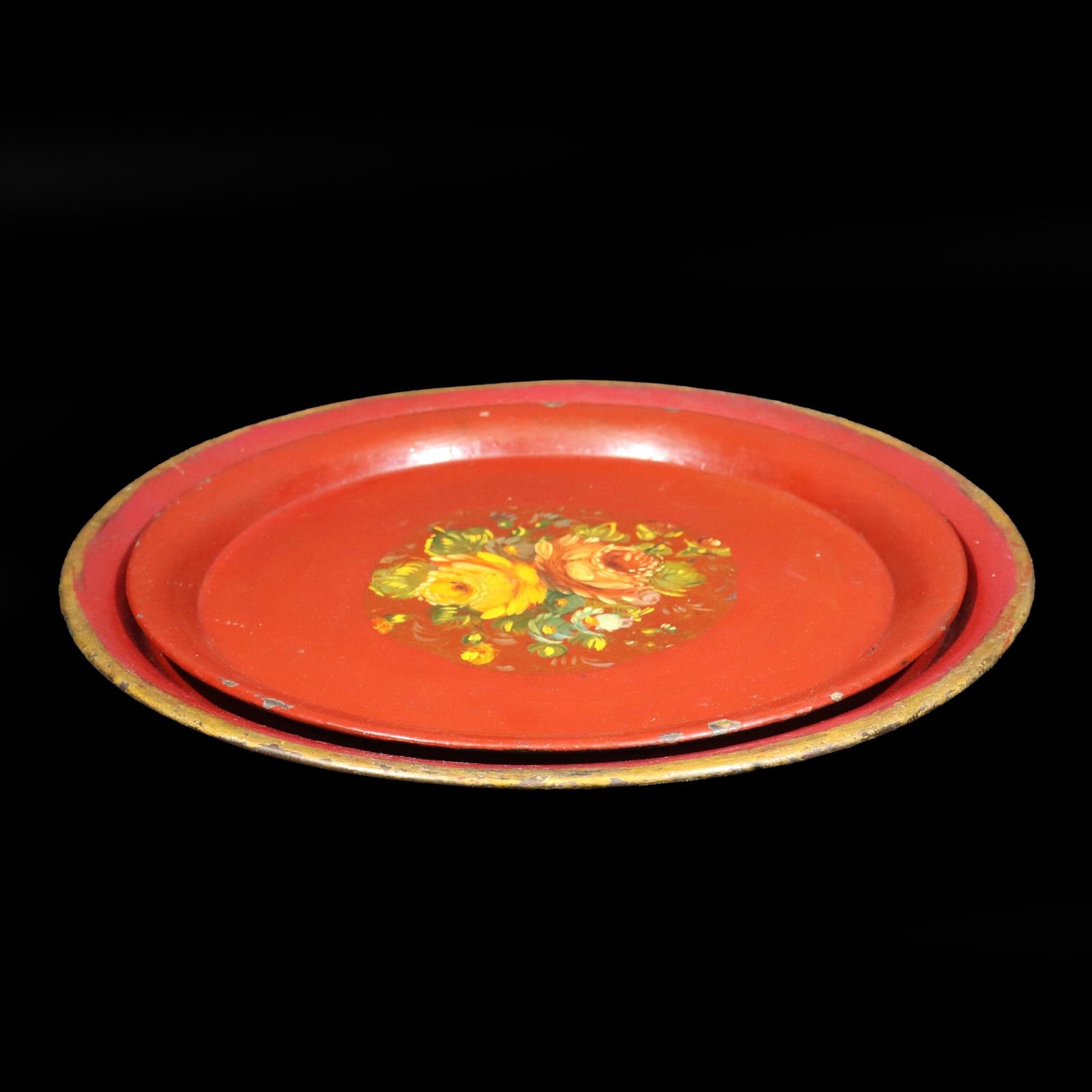 Plateaux ronds en tôle Napoleon III, lot de 2, rouge et or, motifs floraux, d'époque photo buy