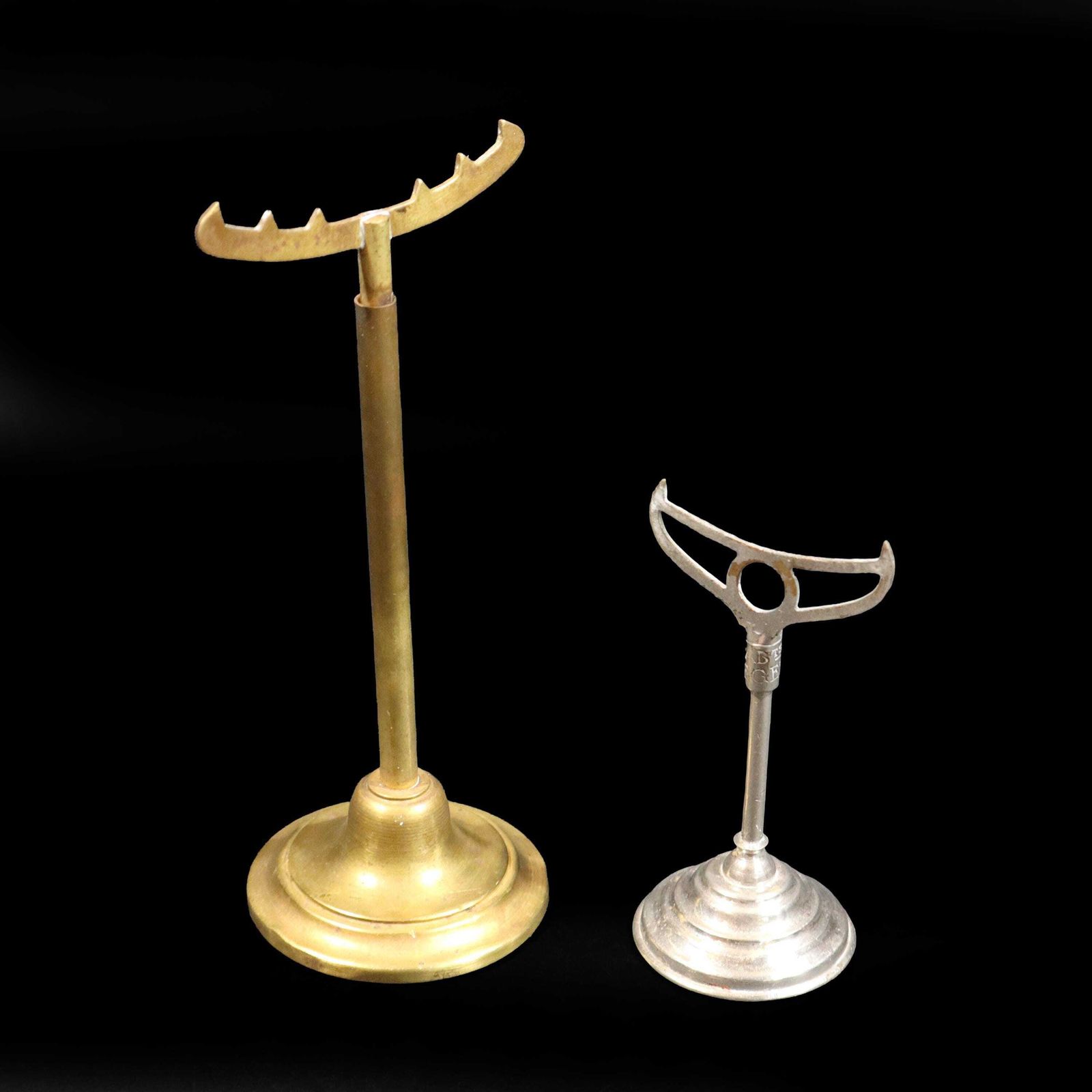 Antiek Frans sieradenstandaard set voor oorbellen, set van 2, Siegel Paris Lamachineabr photo Woonaccessoires