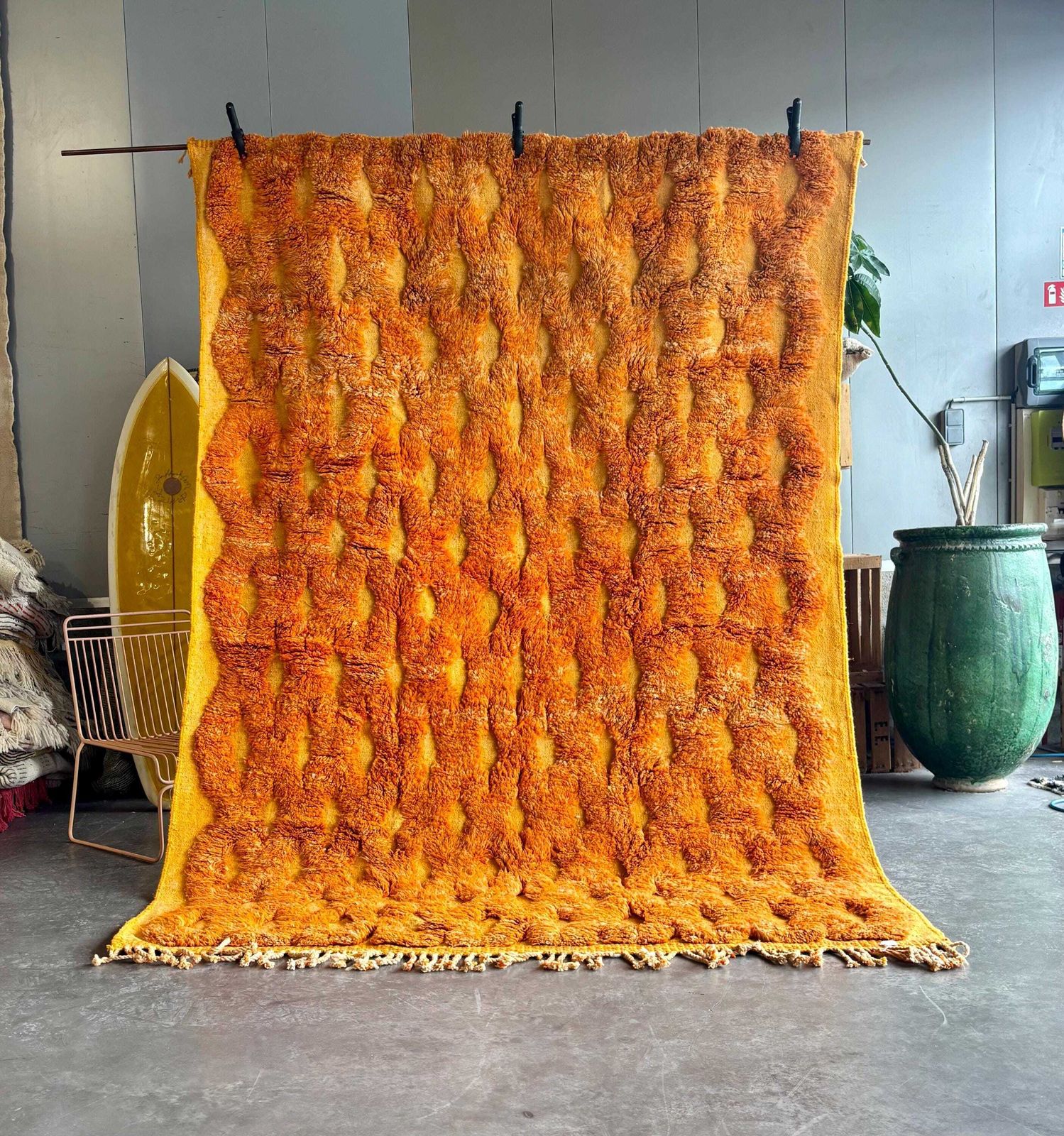 Oranje Marokkaans vloerkleed 200x300 cm, authentiek Marokkaans vloerkleed, Berber tapijt, wollen vloerkleed, handgemaakt vloerkleed, Beni Ourain stijl, vloerkleed