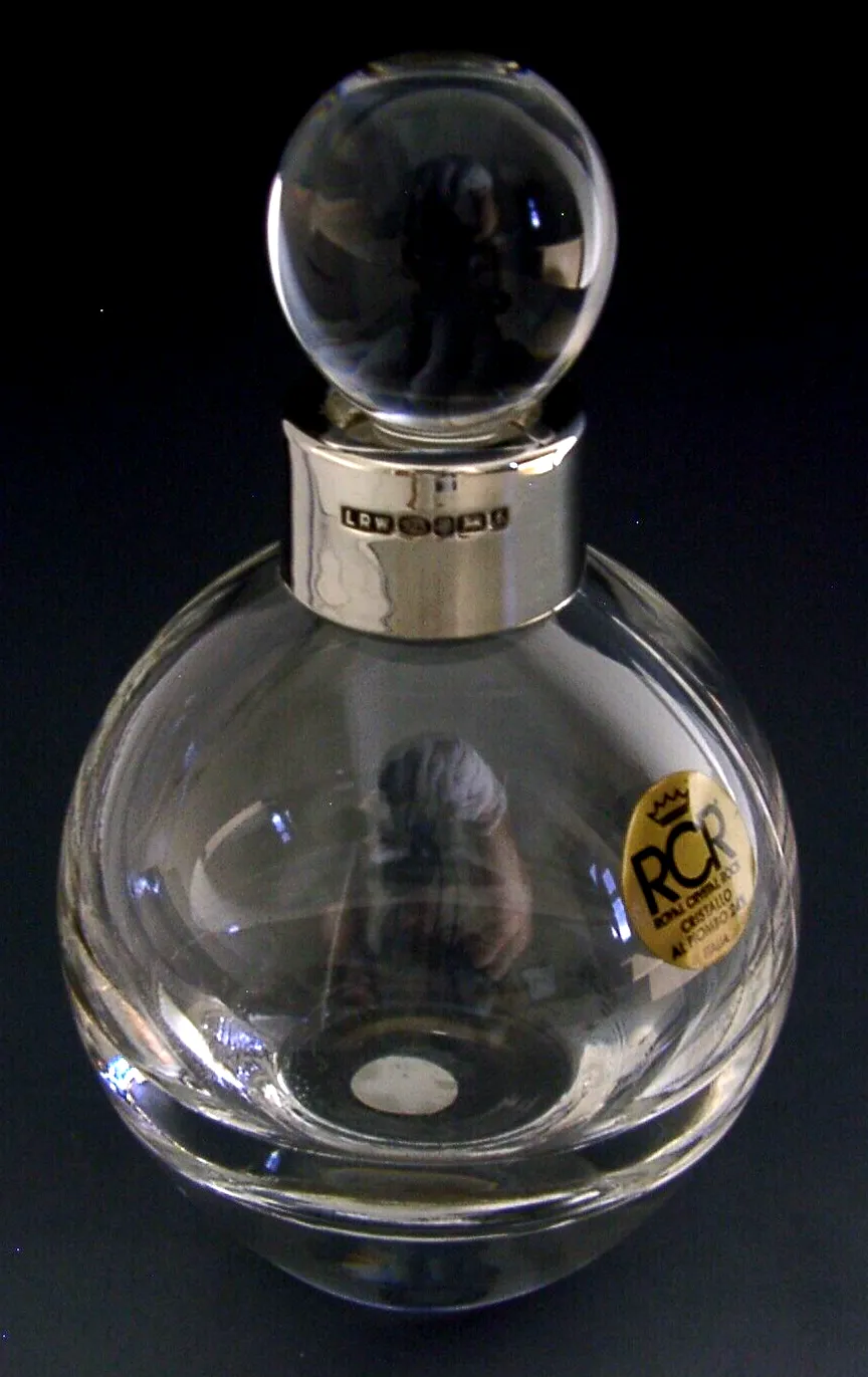 Flacon de parfum anglais en argent massif sterling et verre cristal, pour coiffeuse, 2005 photo furniture
