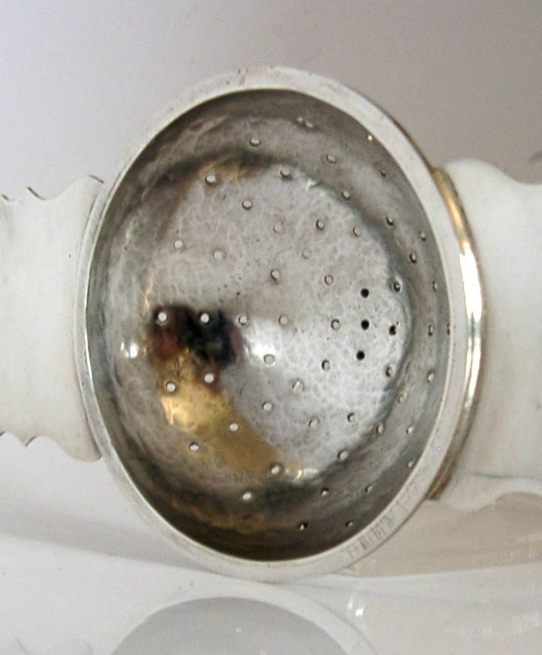 Grande passoire à thé et jus de citron en argent sterling martelé, 16,5 cm, 70 g, 1974 photo 165.0