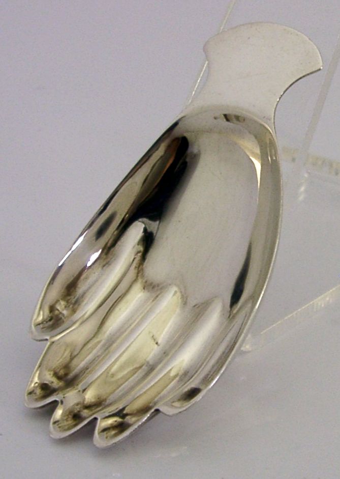 Cuillère à thé fantaisie en argent sterling Asprey, en forme de main, 1991 photo for sale