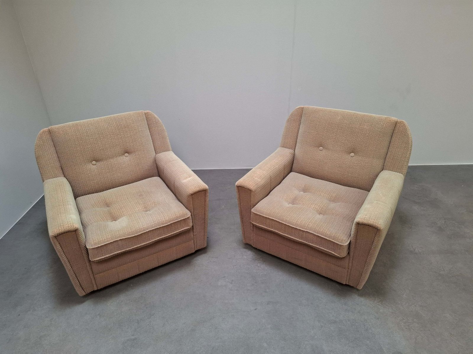 photo furniture Paire de fauteuils lounge mid-century modern Wiberg par UP Závody Rousínov, 1980