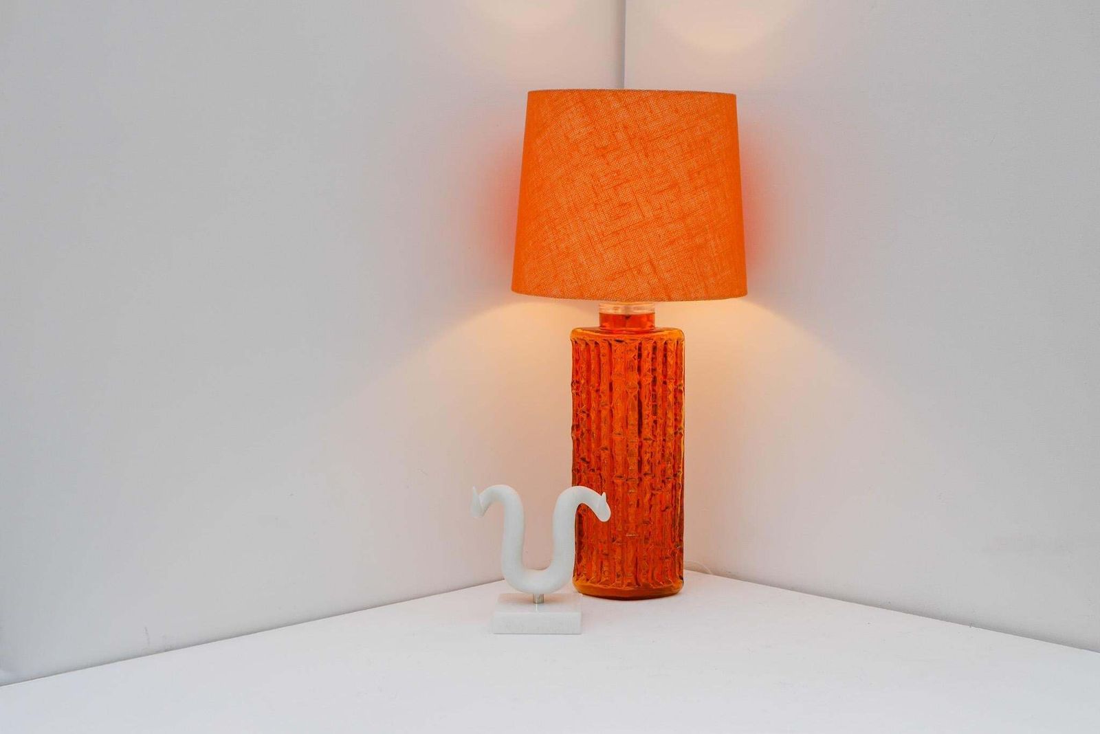 Grande lampe de table en verre orange par Gustav Leek pour Orrefors, Suède photo Luminaires