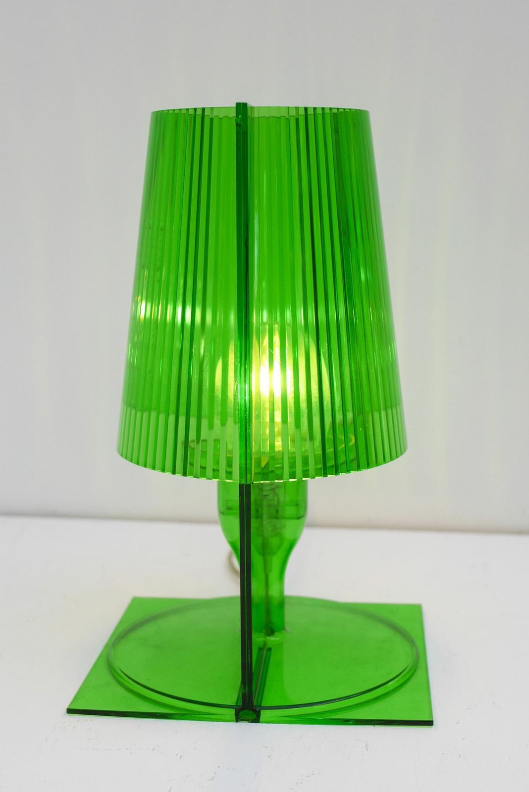 Kartell Take tafellamp Ferruccio Laviani groen transparant polycarbonaat 2003 photo buy