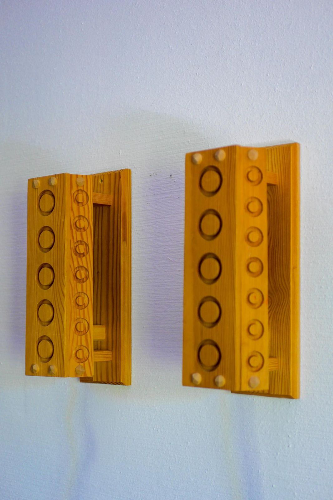 690.0 Appliques scandinaves modern, paire d'appliques murales mid-century modern en bois de pin photo