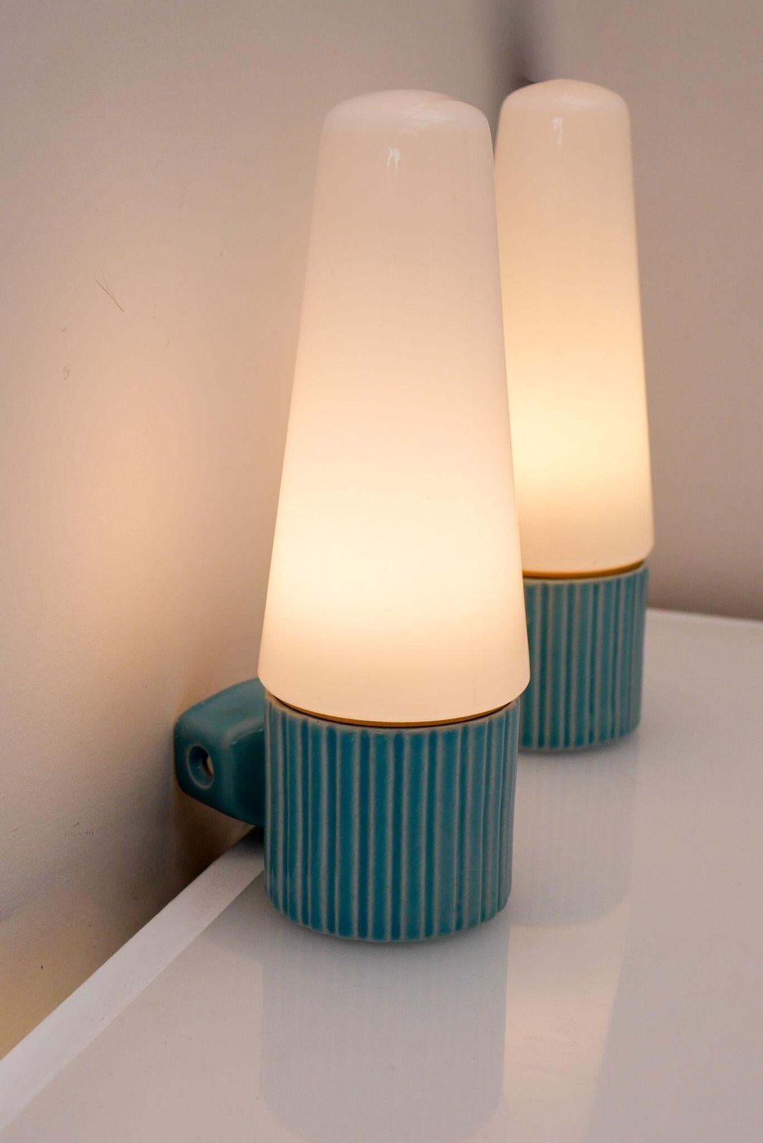 photo vinterior Vintage Ifö Of Sweden Ceramic Bathroom Lamps With Opaline Shades From The 1960s