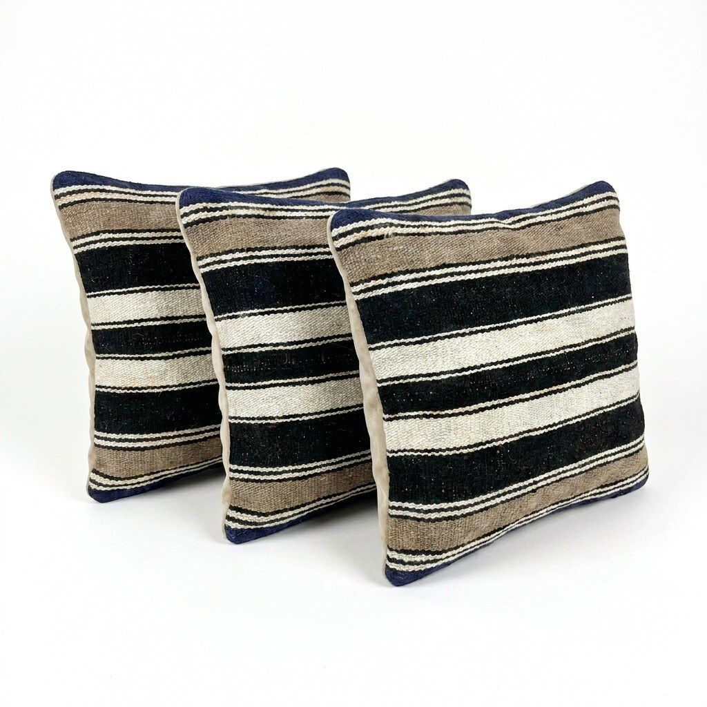 Turkische Kilim Kussenhoes 40 x 40 cm, Set van Drie photo for sale