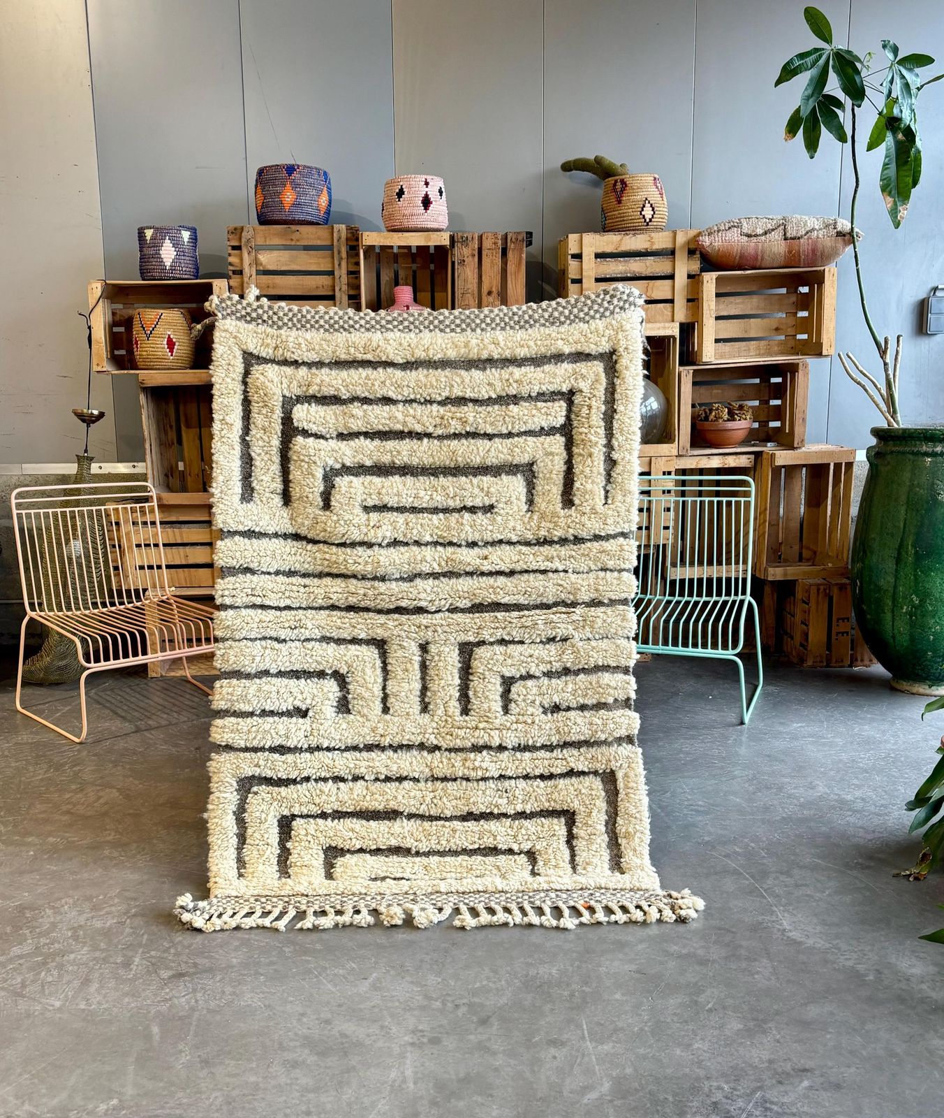 Klein handgemaakt Marokkaans Mrirt wollen vloerkleed 100x160 cm, wit minimalistisch geometrisch ontwerp, luxe Berber vloerkleed, modern boho interieur