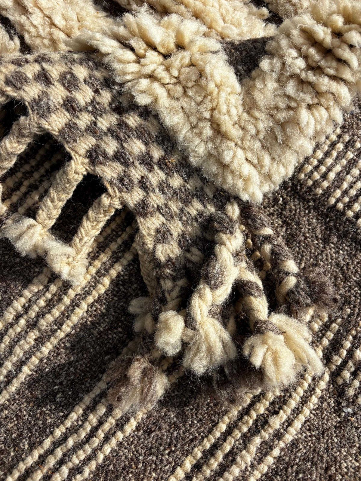 Small Handmade Moroccan Mrirt Wool Rug 100x160 Cm– White Minimal Geometric Design – Luxury Berber Area Rug – Modern Boho Home Decor photo Textiles