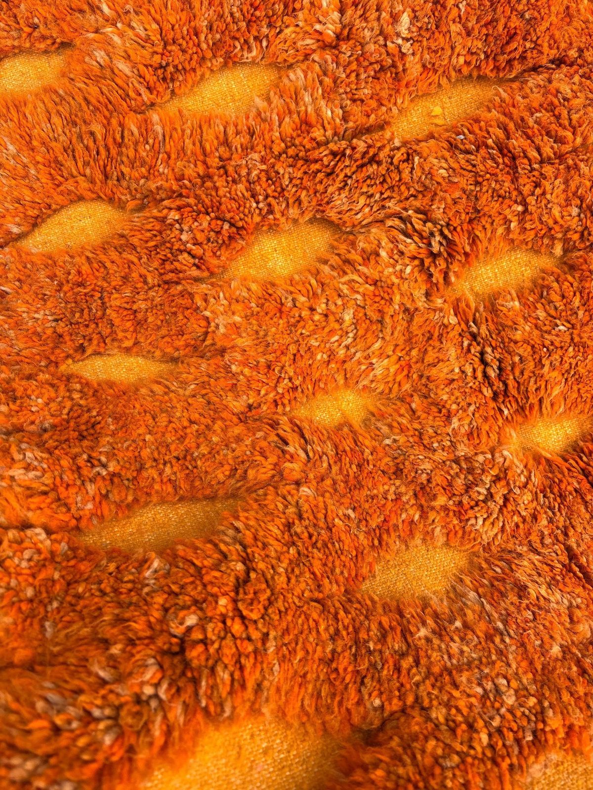 Oranje Marokkaans vloerkleed 200x300 cm, authentiek Marokkaans vloerkleed, Berber tapijt, wollen vloerkleed, handgemaakt vloerkleed, Beni Ourain stijl, vloerkleed photo vintage